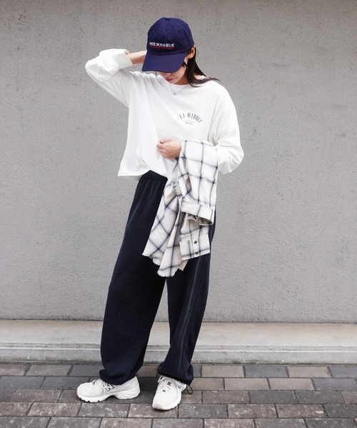 gossara(ゴサラ)の「【ロングシーズン使える】ロゴラウンドネックプルオーバー(Tシャツ/カットソー・レディース・チャコール/ホワイト/オートミール・FREE)」の7枚目の写真