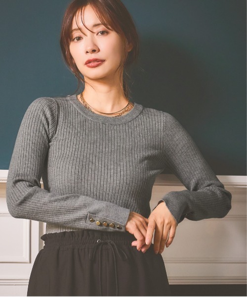 mysty woman（ミスティウーマン）の「【WEB限定】袖ボタンクルーネックニット　602805（ニット/セーター・レディース・ブラック/ネイビー/グレー/オフホワイト/レッド/ホワイト系その他/ブラック系その他/グレイッシュブルー・FREE）」の5枚目の写真