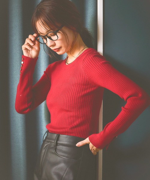 mysty woman（ミスティウーマン）の「【WEB限定】袖ボタンクルーネックニット　602805（ニット/セーター・レディース・ブラック/ネイビー/グレー/オフホワイト/レッド/ホワイト系その他/ブラック系その他/グレイッシュブルー・FREE）」の8枚目の写真