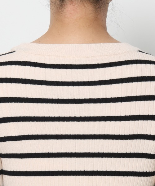 mysty woman（ミスティウーマン）の「【WEB限定】袖ボタンクルーネックニット　602805（ニット/セーター・レディース・ブラック/ネイビー/グレー/オフホワイト/レッド/ホワイト系その他/ブラック系その他/グレイッシュブルー・FREE）」の21枚目の写真