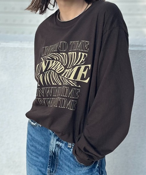 mi via loca（ミヴィアロカ）の「【GILDAN】UNWIND TIME ロゴロンT（Tシャツ/カットソー・レディース・ブラック/ホワイト/ダークブラウン/ベージュ・MEDIUM/X-LARGE）」の4枚目の写真