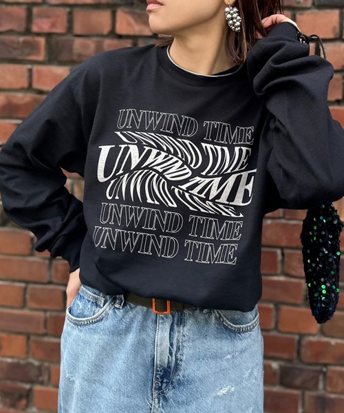 mi via loca（ミヴィアロカ）の「【GILDAN】UNWIND TIME ロゴロンT（Tシャツ/カットソー・レディース・ブラック/ホワイト/ダークブラウン/ベージュ・MEDIUM/X-LARGE）」の3枚目の写真