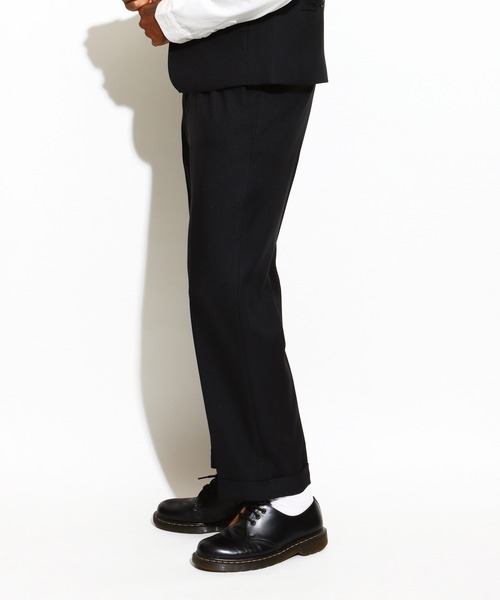 ROTAR（ローター）の「Staple Twill Two Tuck Trousers（チノパンツ・メンズ・ブラック/ネイビー/グリーン・MEDIUM/LARGE/X-LARGE）」の4枚目の写真