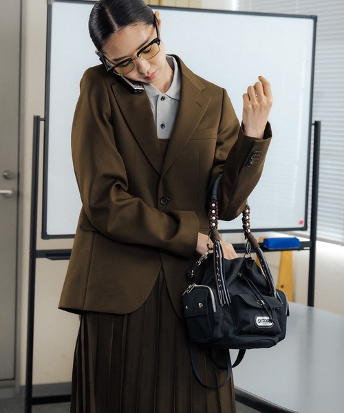 NON TOKYO(ノントーキョー)の「2WAY MULITI POCKET POUCH BAG(ショルダーバッグ・レディース・グレー/ブラウン/ブラック・FREE)」の1枚目の写真