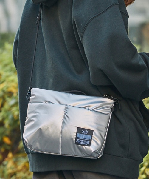 KiU/キウ 別注 撥水 マルチポケット ソフトパフィーサコッシュ【THE