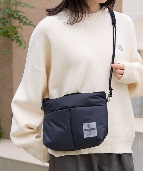 ＊ぎゅな¨̮⃝＊ KiU/キウ 別注 撥水 マルチポケット ソフトパフィーサコッシュ【THE