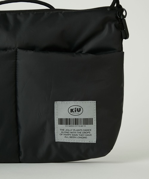 KiU(キウ)の「KiU/キウ 別注 撥水 マルチポケット ソフトパフィーサコッシュ【THE CRAFT CREW PRODUCTS】(ショルダーバッグ・レディース・シルバー/ブラック・FREE)」の4枚目の写真