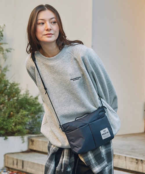 KiU/キウ 別注 撥水 マルチポケット ソフトパフィーサコッシュ【THE