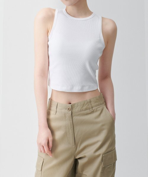 MUSINSA STANDARD WOMAN（ムシンサスタンダードウーマン）の「ウィメンズレーサーバッククロップタンクトップ[ホワイト]（Tシャツ/カットソー・レディース・その他・SMALL/MEDIUM/LARGE/X-SMALL）」の6枚目の写真