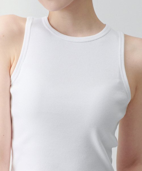 MUSINSA STANDARD WOMAN（ムシンサスタンダードウーマン）の「ウィメンズレーサーバッククロップタンクトップ[ホワイト]（Tシャツ/カットソー・レディース・その他・SMALL/MEDIUM/LARGE/X-SMALL）」の8枚目の写真