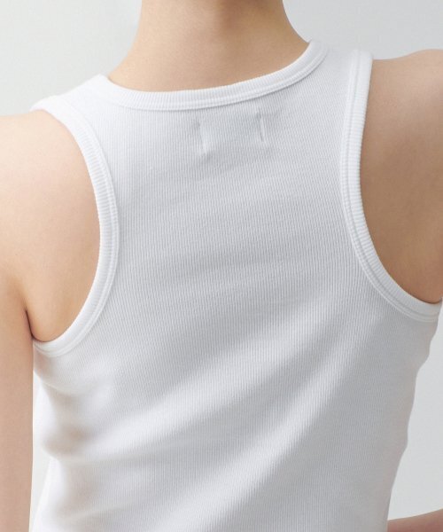 MUSINSA STANDARD WOMAN（ムシンサスタンダードウーマン）の「ウィメンズレーサーバッククロップタンクトップ[ホワイト]（Tシャツ/カットソー・レディース・その他・SMALL/MEDIUM/LARGE/X-SMALL）」の9枚目の写真