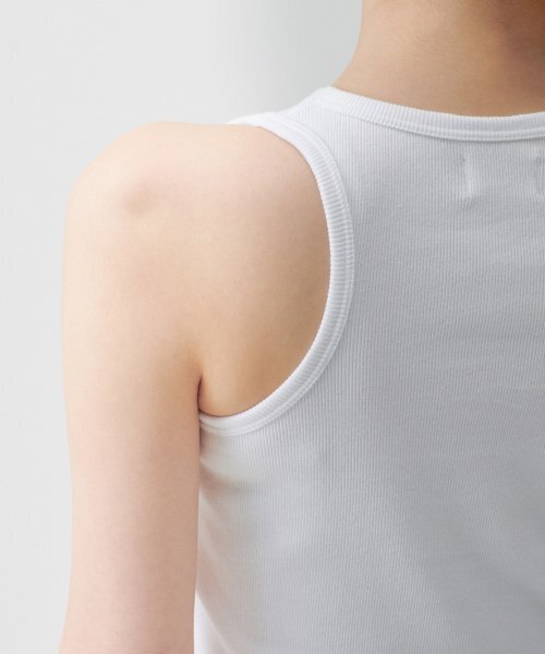 MUSINSA STANDARD WOMAN（ムシンサスタンダードウーマン）の「ウィメンズレーサーバッククロップタンクトップ[ホワイト]（Tシャツ/カットソー・レディース・その他・SMALL/MEDIUM/LARGE/X-SMALL）」の11枚目の写真