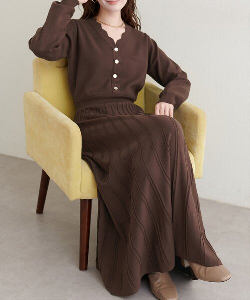 セール】スカラッププリーツニットワンピース（ワンピース）｜natural