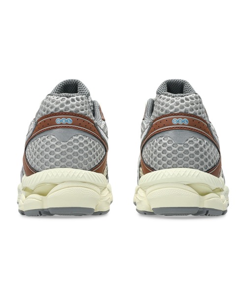 ASICS(アシックス)の「GEL-CUMULUS 16 / ゲルキュムラス 16(スニーカー・メンズ・ベージュ系その他・25.5/24/26/24.5/27/23/25/28/27.5/23.5/26.5/29.5/28.5/29)」の3枚目の写真