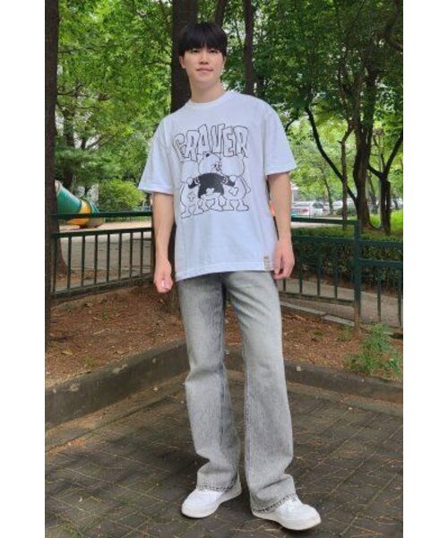 GRAVER（グレーバー）の「[ユニセックス]3ベアコミックスロゴ半袖Tシャツ_ホワイト（Tシャツ/カットソー・レディース・ホワイト・X-LARGE/SMALL/MEDIUM/LARGE）」の2枚目の写真