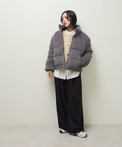 Green　Parks（グリーンパークス）の「・swing by ワイドコールスタンドブルゾン（ブルゾン・レディース・オフホワイト/チャコールグレー/ライトベージュ・FREE）」の6枚目の写真