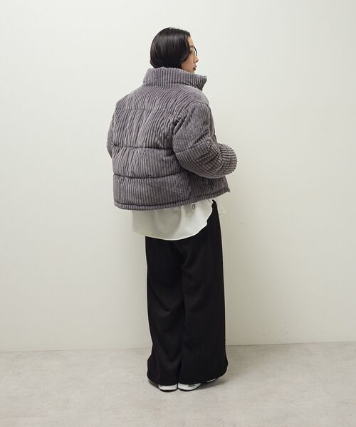 Green　Parks（グリーンパークス）の「・swing by ワイドコールスタンドブルゾン（ブルゾン・レディース・オフホワイト/チャコールグレー/ライトベージュ・FREE）」の9枚目の写真