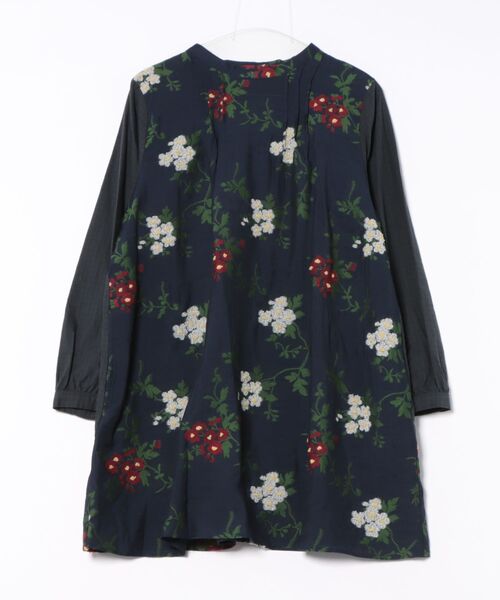 SUPER HAKKA（スーパーハッカ）の「レーヨンナイロンアクリルトレイリングブルームカットジャカード＋コットンツイルチュニックブラウス（シャツ/ブラウス・レディース・ベージュ/ネイビー・FREE）」の2枚目の写真