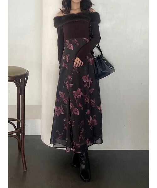 MERCURYDUO(マーキュリーデュオ)の「花柄オフショルニットドッキングワンピース(ワンピース・レディース・アイボリー/ブラウン・MEDIUM/SMALL)」の2枚目の写真