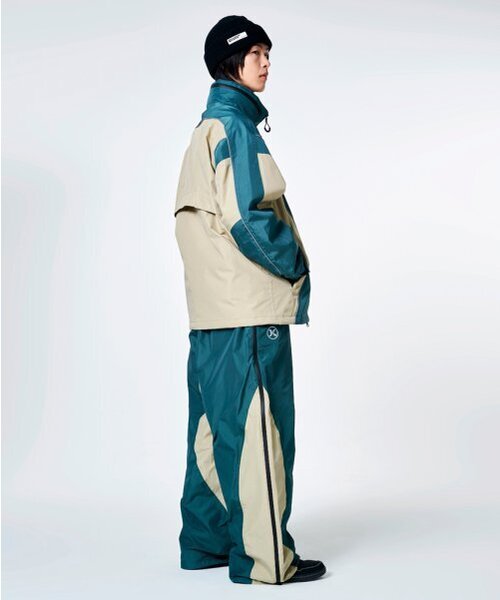DOLL OUTERWEAR（ドラ アウターウェア）の「[DOLL x FOGUS]コラ スノーボードウェアセット（ジャケット&パンツ）ベージュグリーン 男女共用（セットアップ・レディース・その他・XX-LARGE/LARGE/MEDIUM/SMALL/X-LARGE）」の3枚目の写真