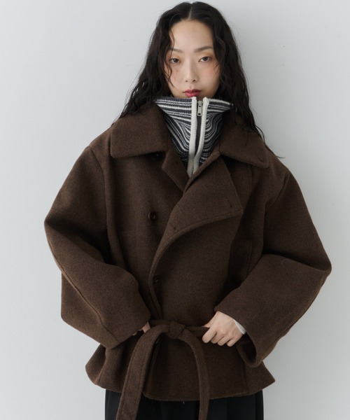 NUJOH(ヌゾ)の「Belted Volume Short Coat / ベルテッドボリュームショートコート(ピーコート・レディース・ブラウン/ブラック/グレー・FREE)」の3枚目の写真