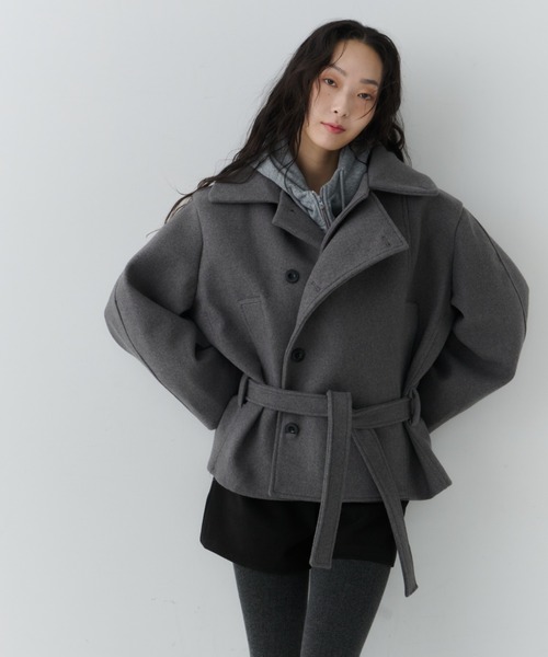NUJOH(ヌゾ)の「Belted Volume Short Coat / ベルテッドボリュームショートコート(ピーコート・レディース・ブラウン/ブラック/グレー・FREE)」の4枚目の写真