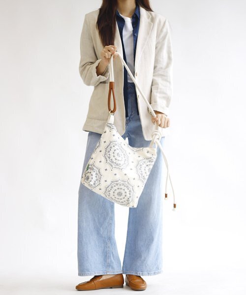 GREEN STUFF(グリーンスタッフ)の「ルーズフィットロープショッパーバッグR2ペイズリー - all ivory S(ショルダーバッグ・レディース・その他・FREE)」の4枚目の写真