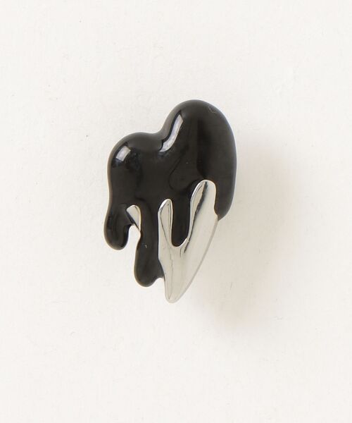 crocs(クロックス)の「crocs Silver and Black Enamel Heart / クロックス シルバーアンドブラックエナメルハート(シューズアクセサリー・レディース・マルチ・FREE)」の1枚目の写真