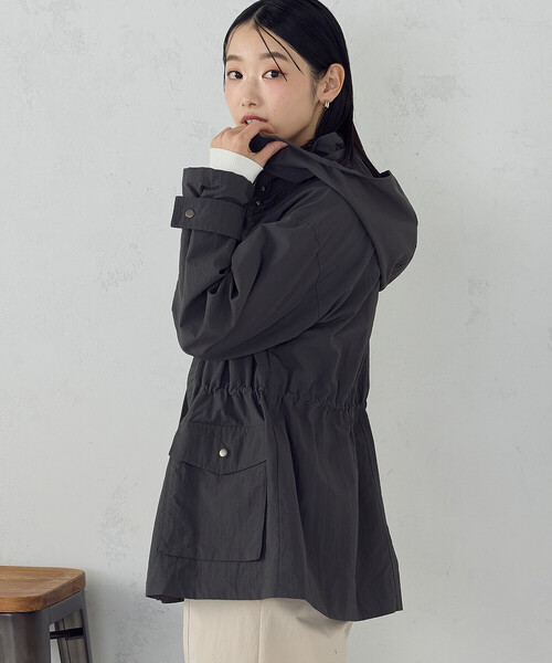 COMME CA ISM(コムサイズム)の「マウンテンパ-カ-(マウンテンパーカー・レディース・ベージュ/カーキ/チャコール・X-LARGE/LARGE/MEDIUM/SMALL)」の17枚目の写真