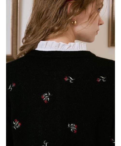 EIMY ISTOIRE（エイミーイストワール）の「Attachedcollrフラワーモチーフカーディガン（ノーカラージャケット・レディース・ホワイト/ブラック・F）」の14枚目の写真