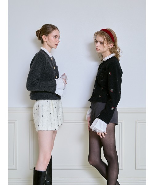 EIMY ISTOIRE（エイミーイストワール）の「Attachedcollrフラワーモチーフカーディガン（ノーカラージャケット・レディース・ホワイト/ブラック・F）」の15枚目の写真