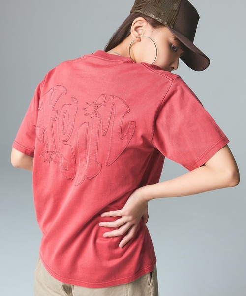 X-girl(エックスガール)の「PIGMENT DYED HEART AND LOGO S/S TEE(Tシャツ/カットソー・レディース・ブラック/オリーブ/レッド・S/M/L/XL)」の3枚目の写真