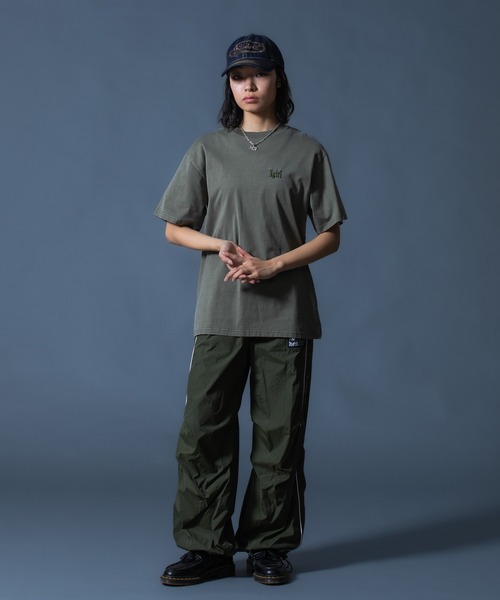 X-girl(エックスガール)の「PIGMENT DYED HEART AND LOGO S/S TEE(Tシャツ/カットソー・レディース・ブラック/オリーブ/レッド・S/M/L/XL)」の15枚目の写真