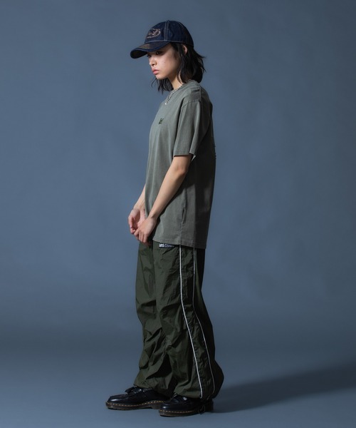 X-girl(エックスガール)の「PIGMENT DYED HEART AND LOGO S/S TEE(Tシャツ/カットソー・レディース・ブラック/オリーブ/レッド・S/M/L/XL)」の19枚目の写真