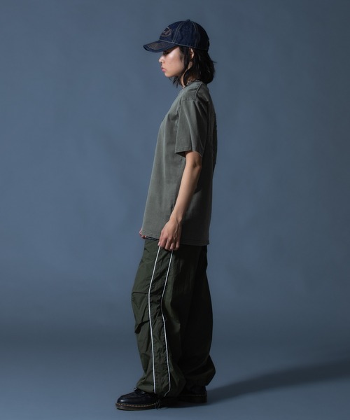 X-girl(エックスガール)の「PIGMENT DYED HEART AND LOGO S/S TEE(Tシャツ/カットソー・レディース・ブラック/オリーブ/レッド・S/M/L/XL)」の20枚目の写真