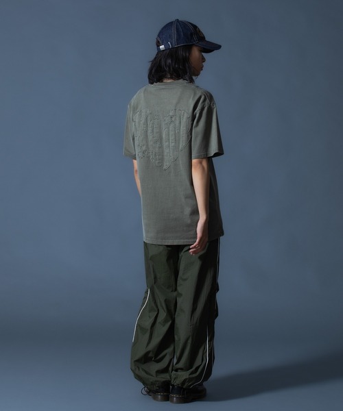 X-girl(エックスガール)の「PIGMENT DYED HEART AND LOGO S/S TEE(Tシャツ/カットソー・レディース・ブラック/オリーブ/レッド・S/M/L/XL)」の22枚目の写真
