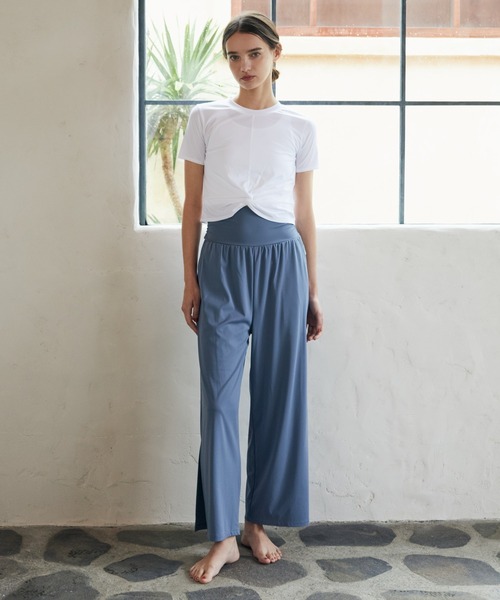 Julier Yoga and Relax(ジュリエヨガアンドリラックス)の「Julier アクティブフローコンパクトTシャツ(Tシャツ/カットソー・レディース・ブラック/ブルー/ホワイト・1/0)」の9枚目の写真