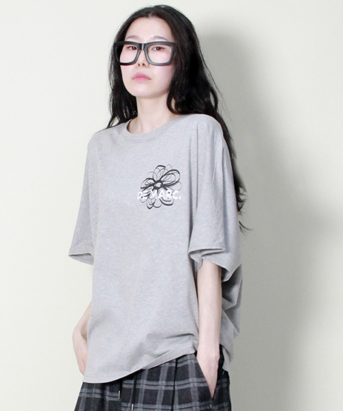 DEMARC(ドゥマーク)の「ミディアムフィット フレンチスリーブ チェストフラワー 半袖Tシャツ グレー(Tシャツ/カットソー・レディース・その他・ONE SIZE)」の11枚目の写真