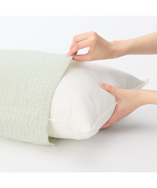 無印良品（ムジルシリョウヒン）の「綿　サッカー織　まくらカバー　４３×６３ｃｍ用（寝具・メンズ・グレー/オフホワイト/グリーン/グリーン系/ベージュ/ブルー系・FREE）」の13枚目の写真