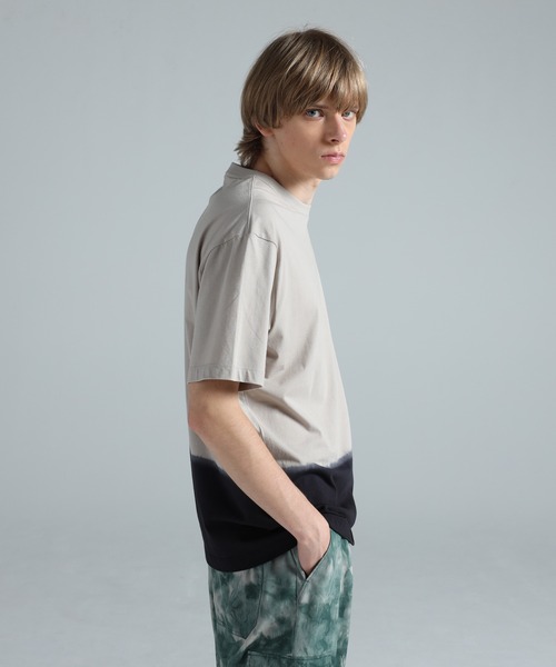 Y-3(ワイスリー)の「Y-3 DIPPED REGULAR SHORT SLEEVE TEE(Tシャツ/カットソー・メンズ・ライトブラウン・X-SMALL/XX-SMALL/LARGE/MEDIUM/SMALL/XX-LARGE/X-LARGE)」の2枚目の写真