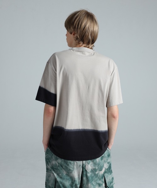 Y-3(ワイスリー)の「Y-3 DIPPED REGULAR SHORT SLEEVE TEE(Tシャツ/カットソー・メンズ・ライトブラウン・X-SMALL/XX-SMALL/LARGE/MEDIUM/SMALL/XX-LARGE/X-LARGE)」の3枚目の写真