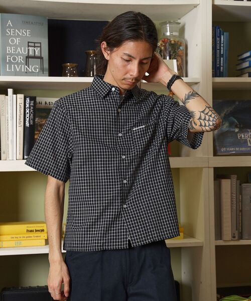 FFEIN(フェイン)の「【FFEIN(フェイン)】アソートワンポイント刺繍半袖チェックボックスシャツ / レギュラーカラー 刺繍 レイヤード ポケット(シャツ/ブラウス・メンズ・ブラック/ネイビー/ライトブルー/レッド/ホワイト/その他2・LARGE/MEDIUM/SMALL/X-SMALL)」の10枚目の写真
