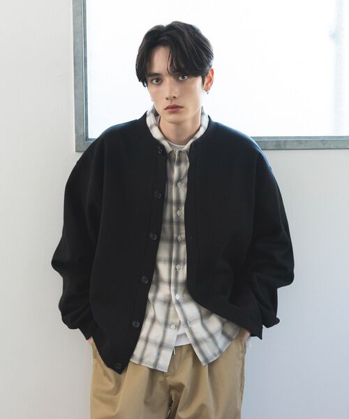 CRAFT STANDARD BOUTIQUE(クラフトスタンダードブティック)の「ボンディングスウェットクルーネックカーディガン(カーディガン/ボレロ・メンズ・ライトグレー/ブラック・S/M/L)」の4枚目の写真