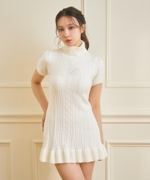 TITTY&CO.(ティティーアンドコー)の「ラメロゴケーブルニットワンピース(ワンピース・レディース・グレー/アイボリー/ブラック・FREE)」の6枚目の写真