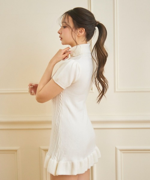 TITTY&CO.(ティティーアンドコー)の「ラメロゴケーブルニットワンピース(ワンピース・レディース・グレー/アイボリー/ブラック・FREE)」の4枚目の写真