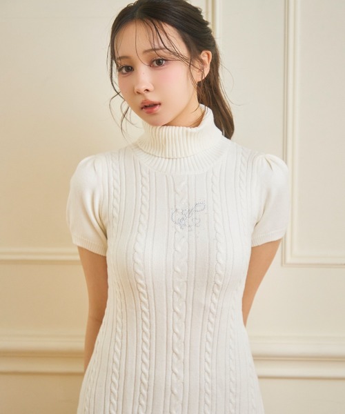 TITTY&CO.(ティティーアンドコー)の「ラメロゴケーブルニットワンピース(ワンピース・レディース・グレー/アイボリー/ブラック・FREE)」の8枚目の写真