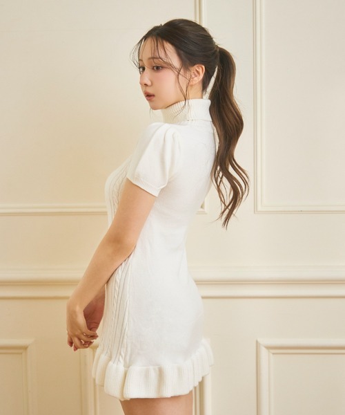 TITTY&CO.(ティティーアンドコー)の「ラメロゴケーブルニットワンピース(ワンピース・レディース・グレー/アイボリー/ブラック・FREE)」の9枚目の写真