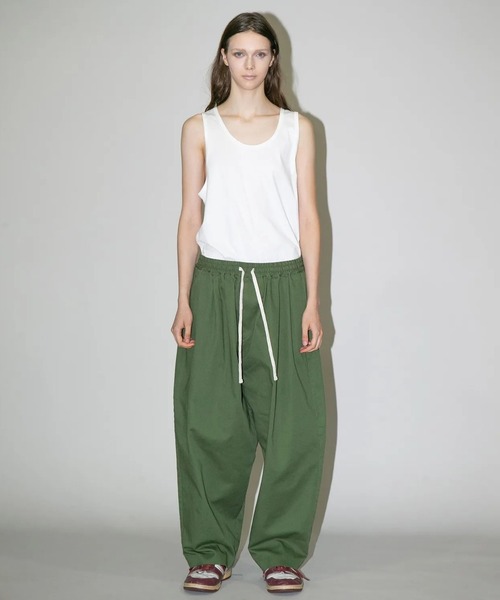 my beautiful landlet(マイビューティフルランドレット)の「【my beautiful landlet】COTTON & POLYESTER × SWEAT WIDE EASY PANTS(その他パンツ・メンズ・グリーン/ブラック/キナリ・1/2/0)」の15枚目の写真