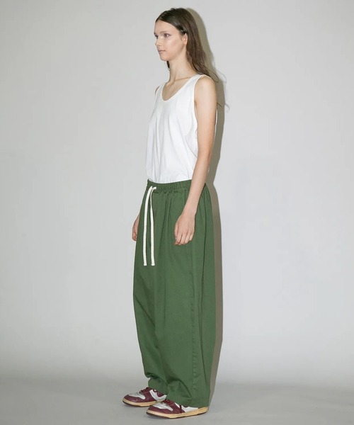 my beautiful landlet(マイビューティフルランドレット)の「【my beautiful landlet】COTTON & POLYESTER × SWEAT WIDE EASY PANTS(その他パンツ・メンズ・グリーン/ブラック/キナリ・1/2/0)」の16枚目の写真
