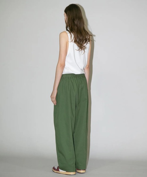 my beautiful landlet(マイビューティフルランドレット)の「【my beautiful landlet】COTTON & POLYESTER × SWEAT WIDE EASY PANTS(その他パンツ・メンズ・グリーン/ブラック/キナリ・1/2/0)」の17枚目の写真